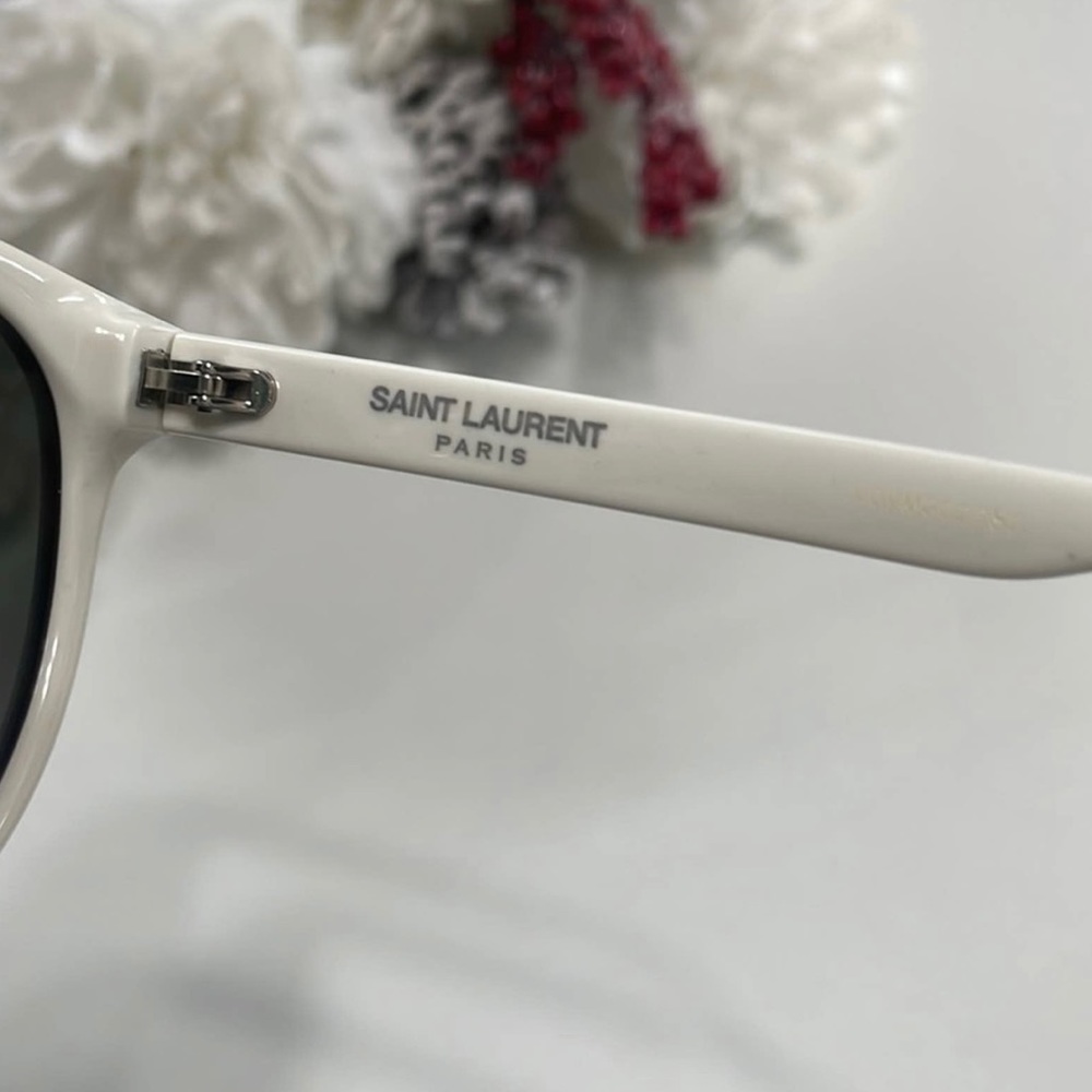 Saint Laurent sunglasses white, very good condition, comes with case. - Picture 4 of 6